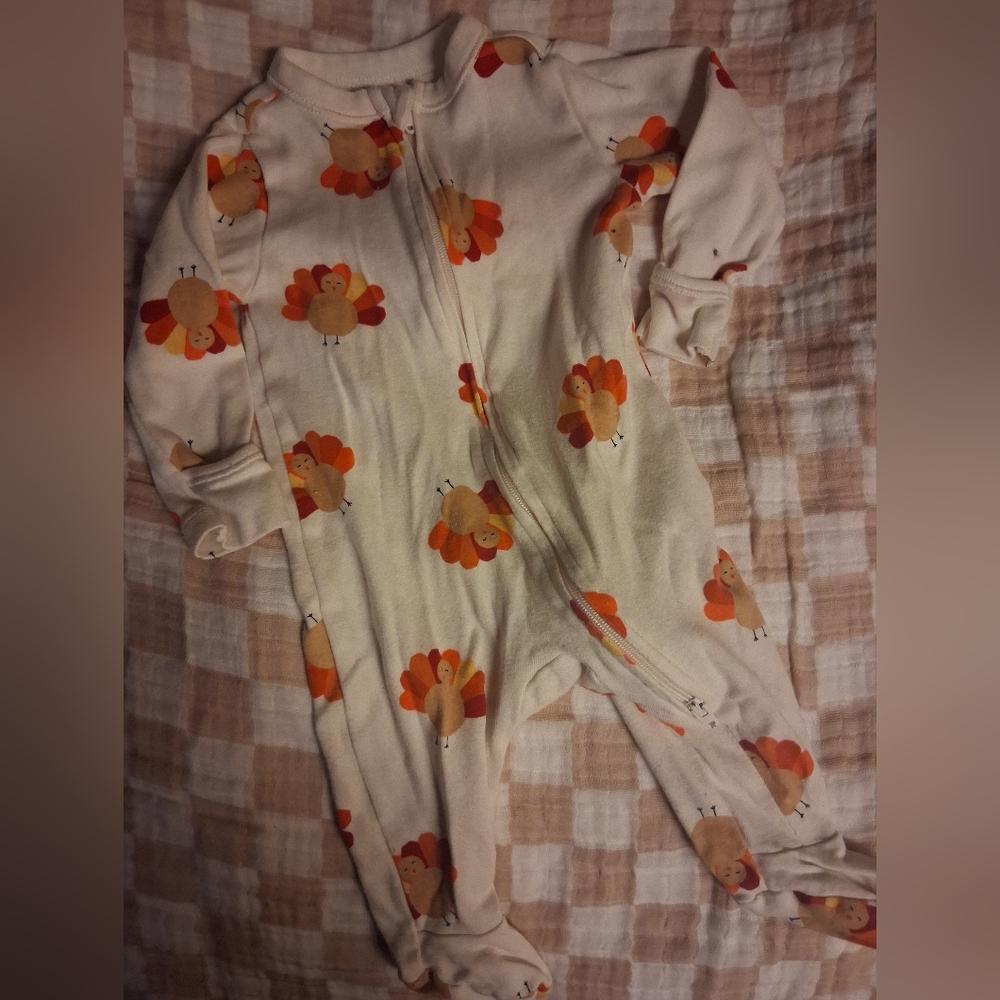 🙂3/15 Old Navy Cream Baby Onesie With Thanksgiving Turkey!🦃